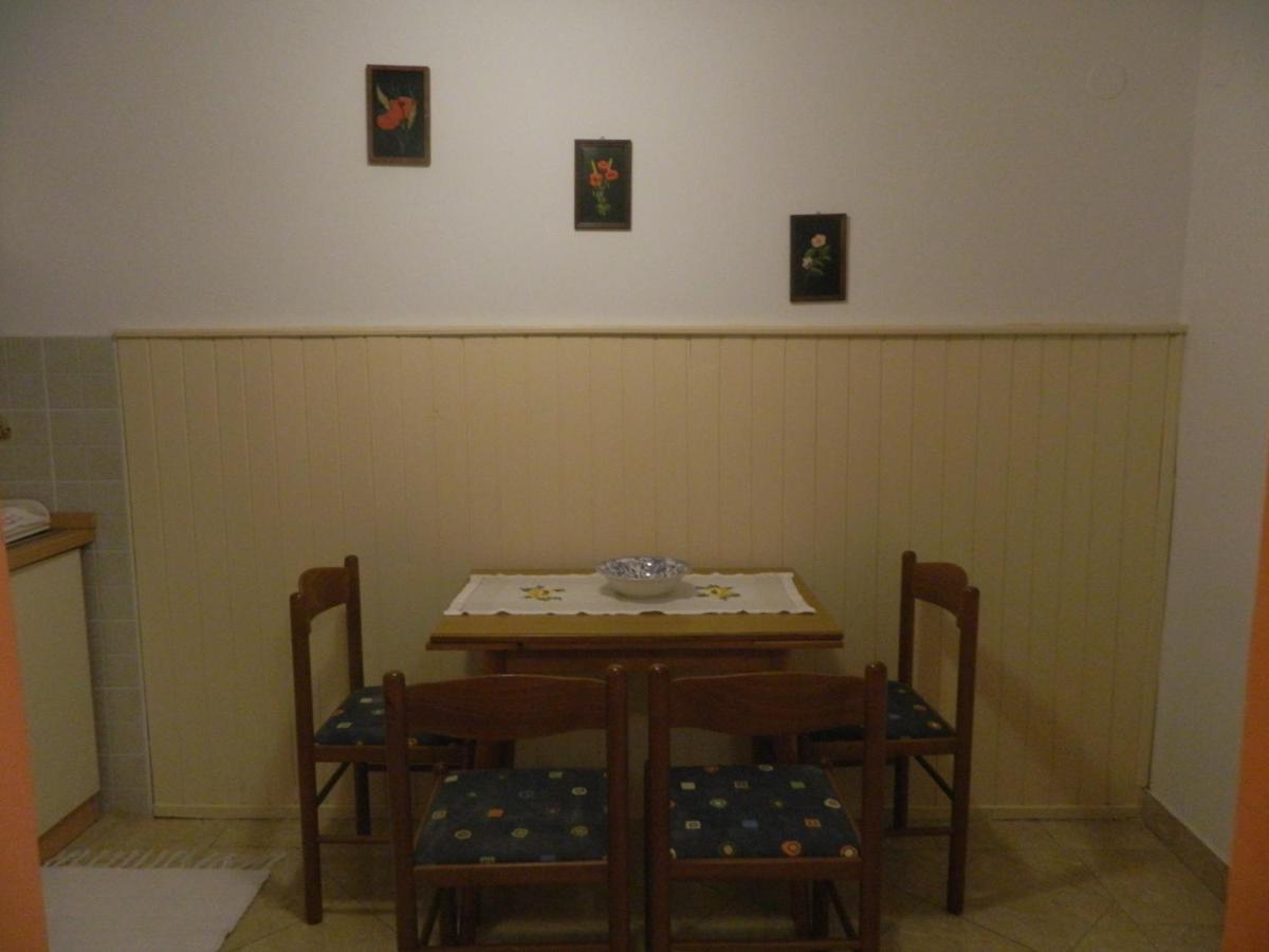Apartments Vila Vanda Πόρετς Εξωτερικό φωτογραφία