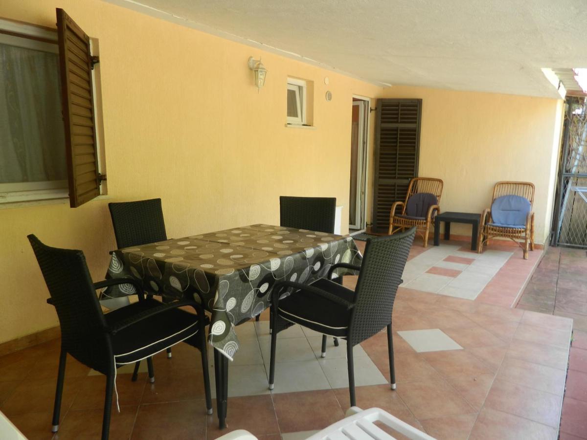Apartments Vila Vanda Πόρετς Εξωτερικό φωτογραφία