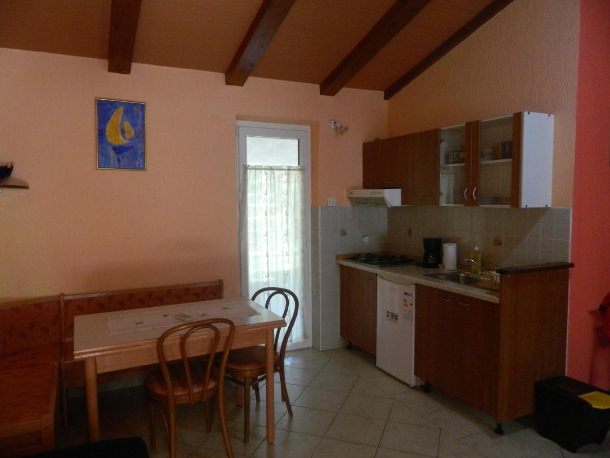 Apartments Vila Vanda Πόρετς Εξωτερικό φωτογραφία