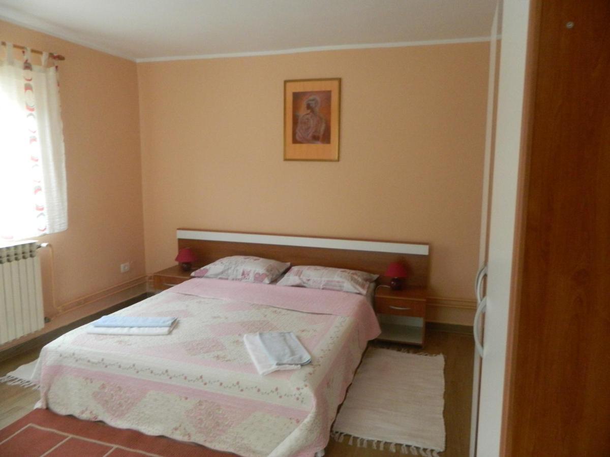 Apartments Vila Vanda Πόρετς Εξωτερικό φωτογραφία