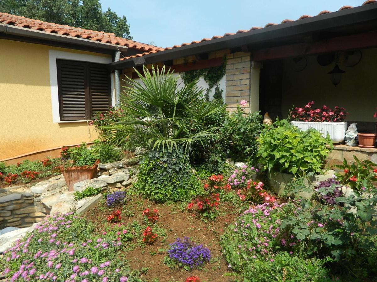 Apartments Vila Vanda Πόρετς Εξωτερικό φωτογραφία