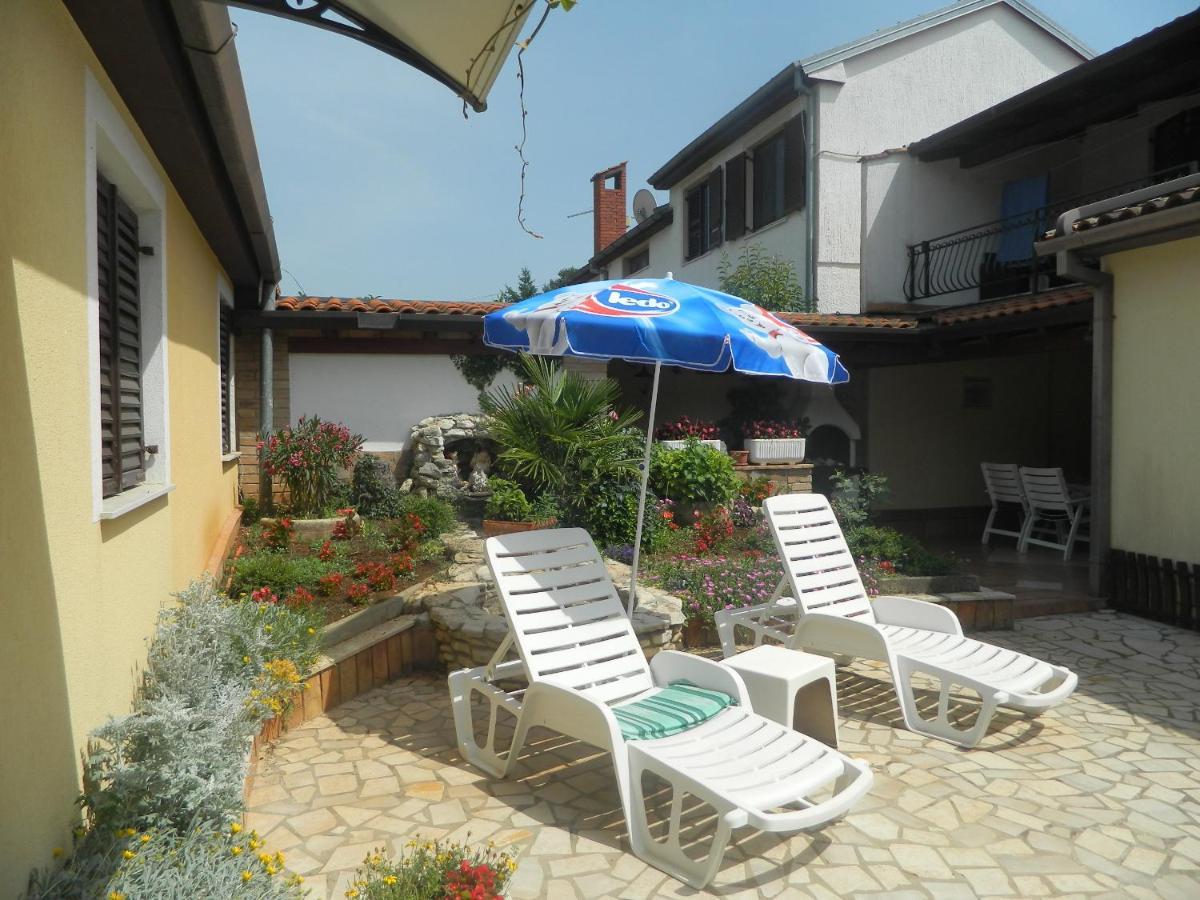 Apartments Vila Vanda Πόρετς Εξωτερικό φωτογραφία