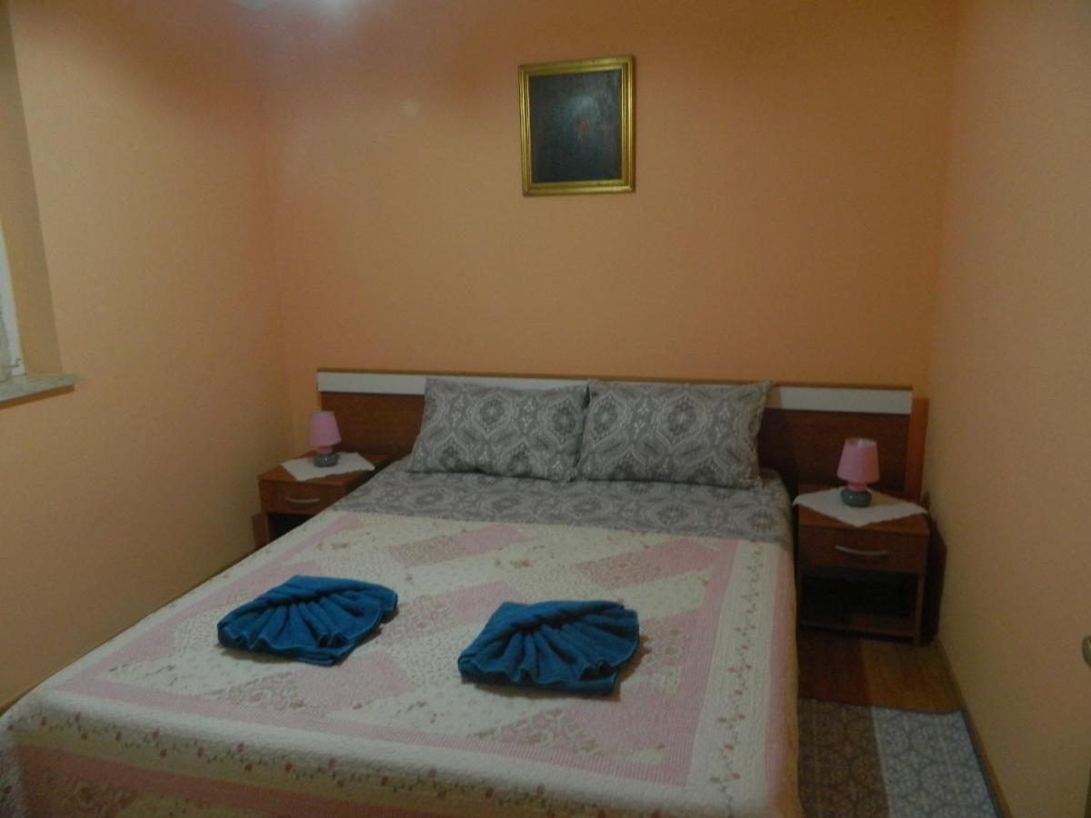 Apartments Vila Vanda Πόρετς Εξωτερικό φωτογραφία
