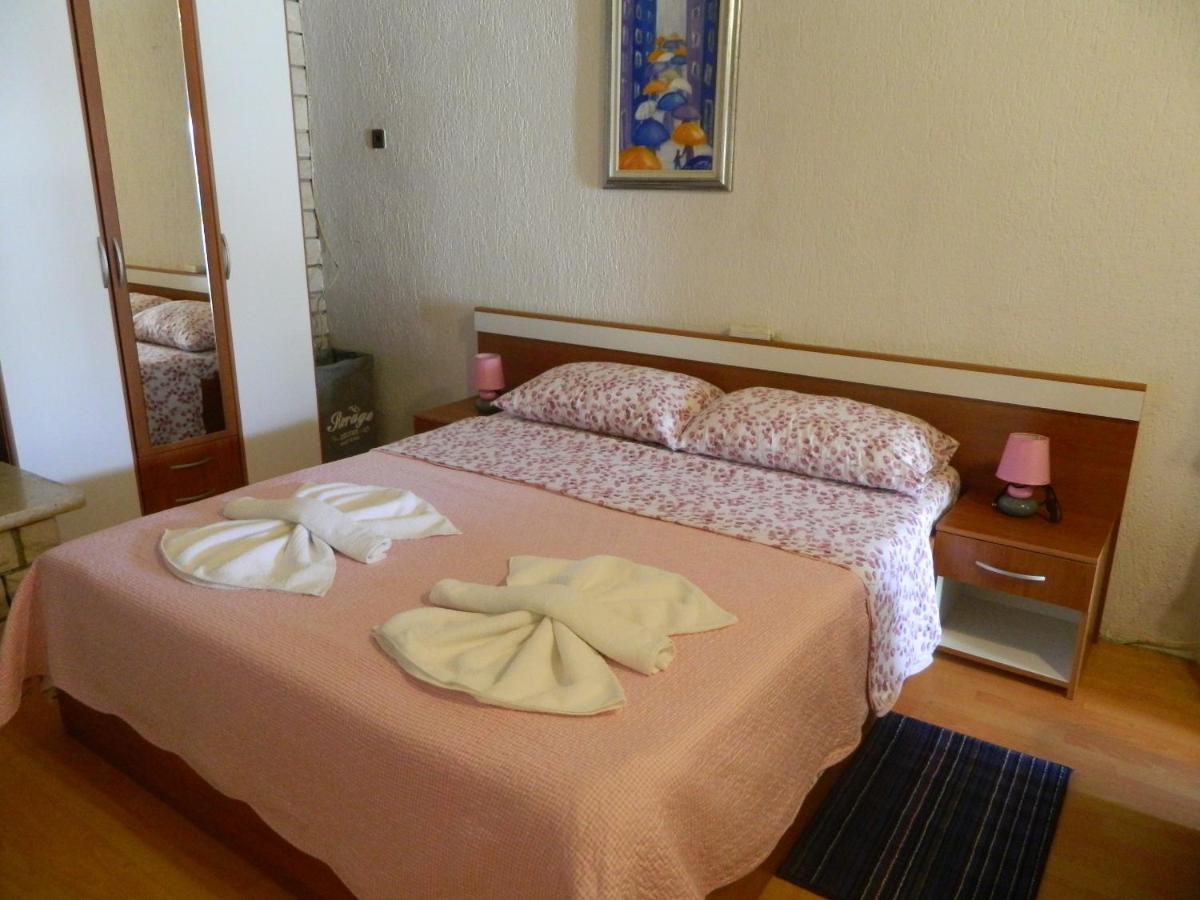 Apartments Vila Vanda Πόρετς Εξωτερικό φωτογραφία